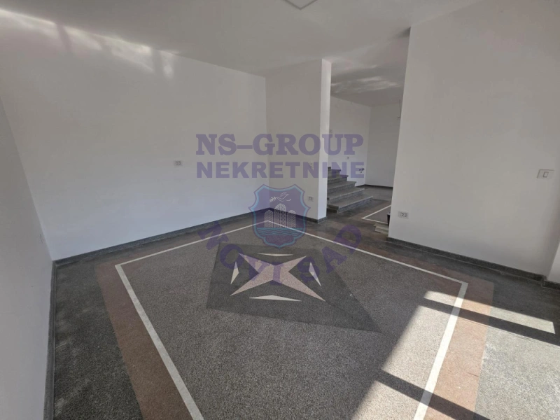 Kuća na prodaju Sremska Kamenica 550m2, 577428