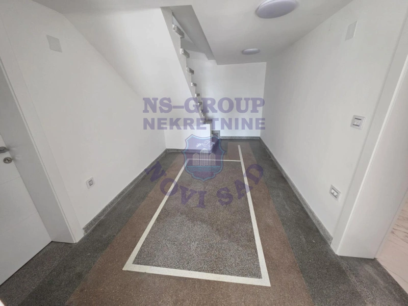 Kuća na prodaju Sremska Kamenica 550m2, 577428