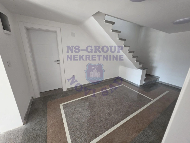 Kuća na prodaju Sremska Kamenica 550m2, 577428