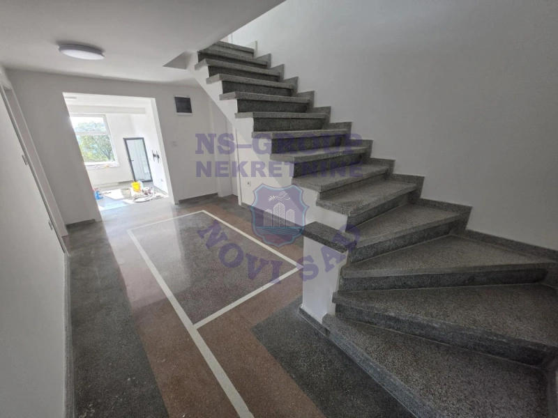 Kuća na prodaju Sremska Kamenica 550m2, 577428