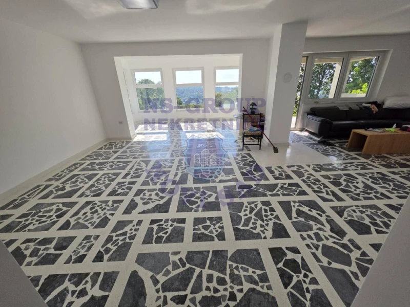 Kuća na prodaju Sremska Kamenica 550m2, 577428