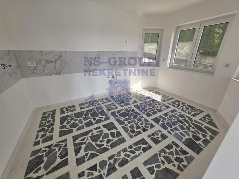 Kuća na prodaju Sremska Kamenica 550m2, 577428