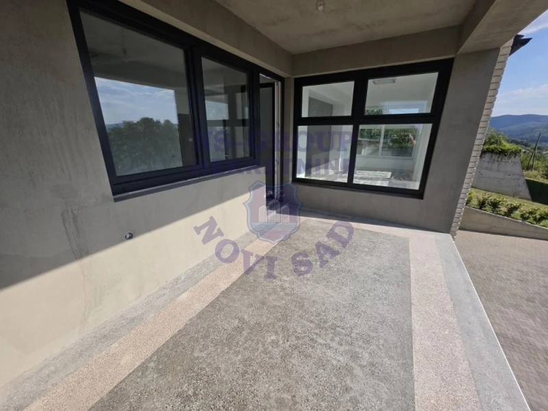 Kuća na prodaju Sremska Kamenica 550m2, 577428
