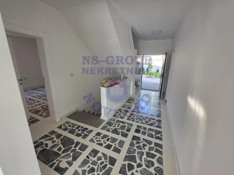 Kuća na prodaju Sremska Kamenica 550m2, 577428
