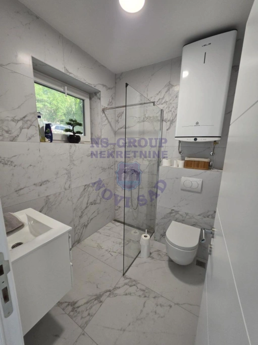 Kuća na prodaju Sremska Kamenica 550m2, 577428