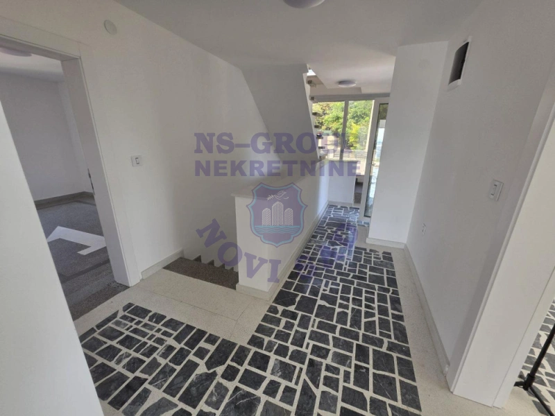 Kuća na prodaju Sremska Kamenica 550m2, 577428