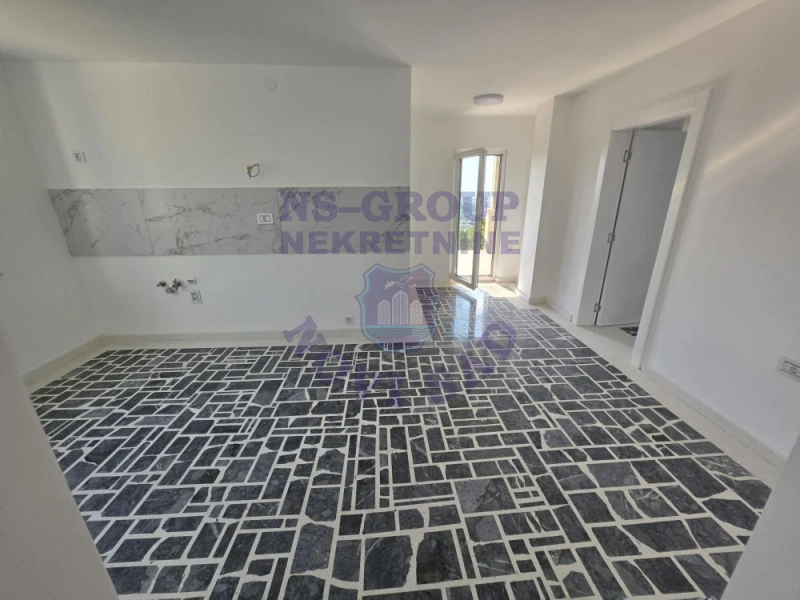 Kuća na prodaju Sremska Kamenica 550m2, 577428