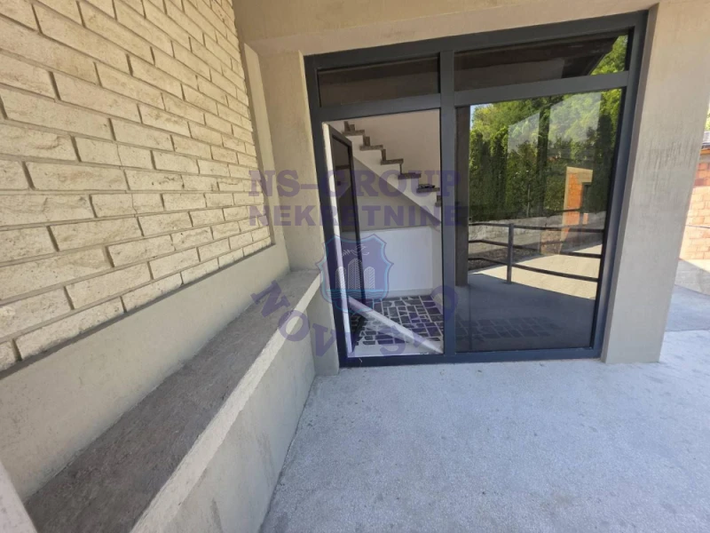 Kuća na prodaju Sremska Kamenica 550m2, 577428