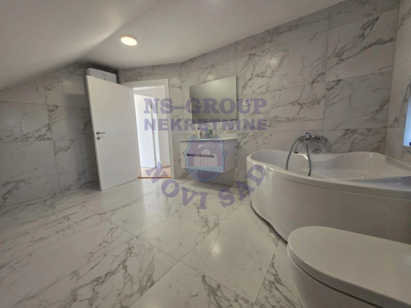 Kuća na prodaju Sremska Kamenica 550m2, 577428