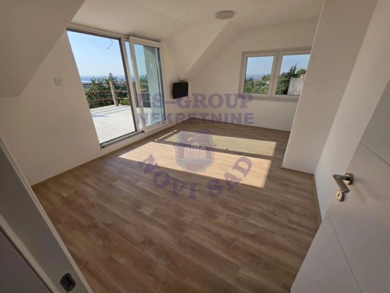 Kuća na prodaju Sremska Kamenica 550m2, 577428
