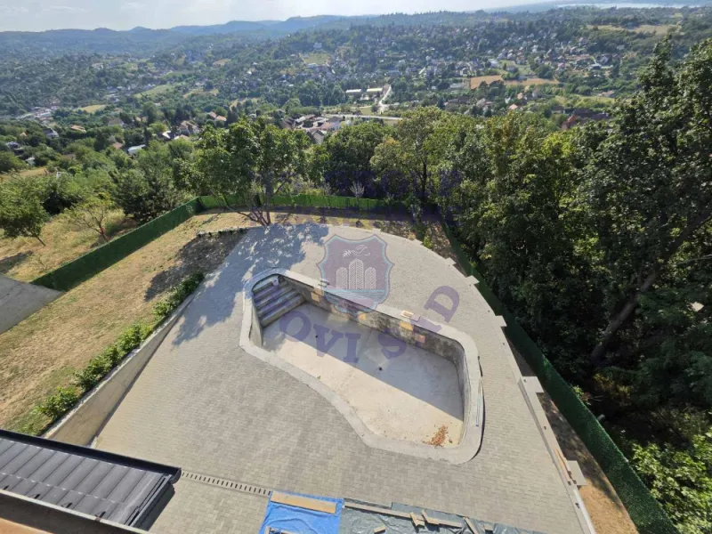 Kuća na prodaju Sremska Kamenica 550m2, 577428