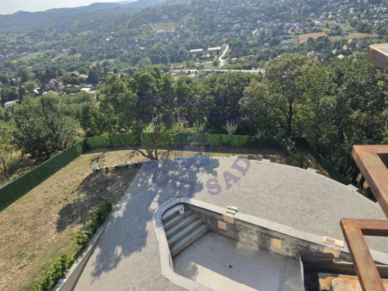 Kuća na prodaju Sremska Kamenica 550m2, 577428