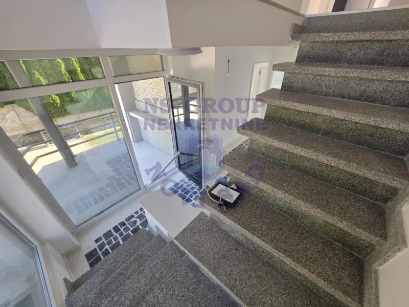 Kuća na prodaju Sremska Kamenica 550m2, 577428