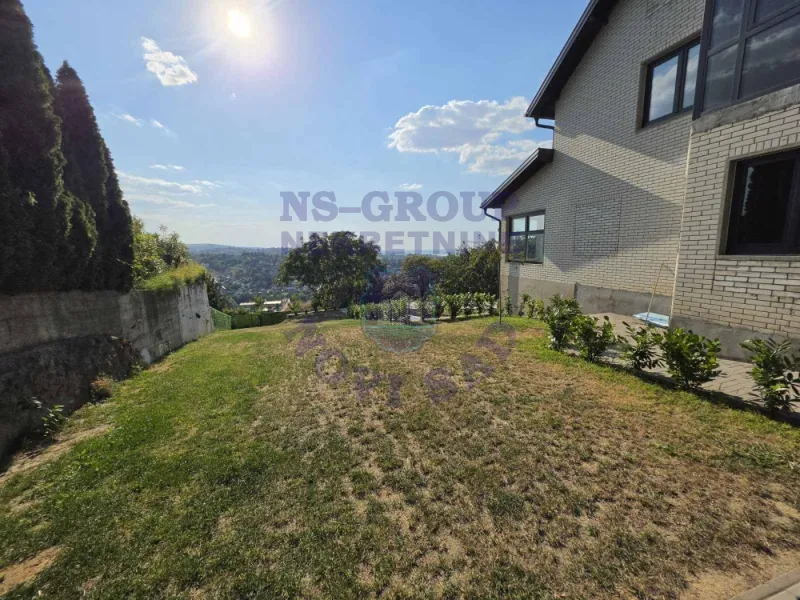 Kuća na prodaju Sremska Kamenica 550m2, 577428