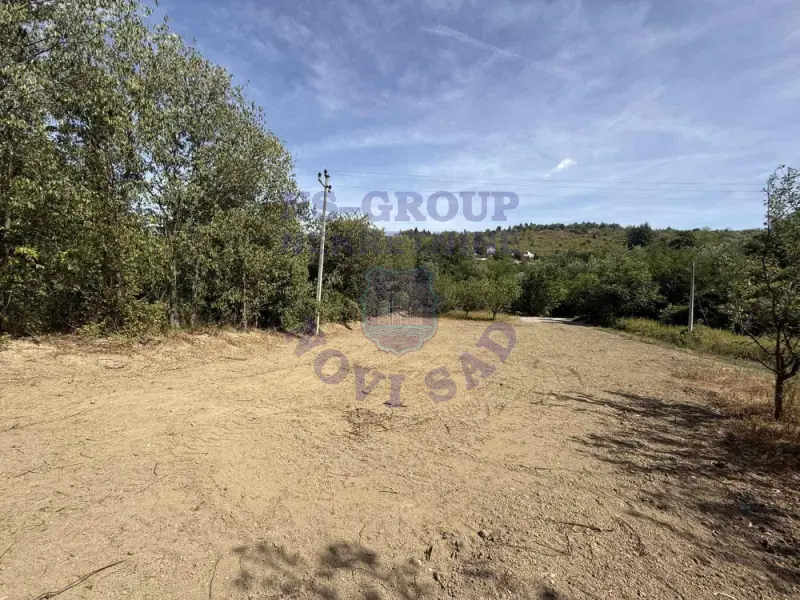 Plac na prodaju Ledinci 616m2, 577576