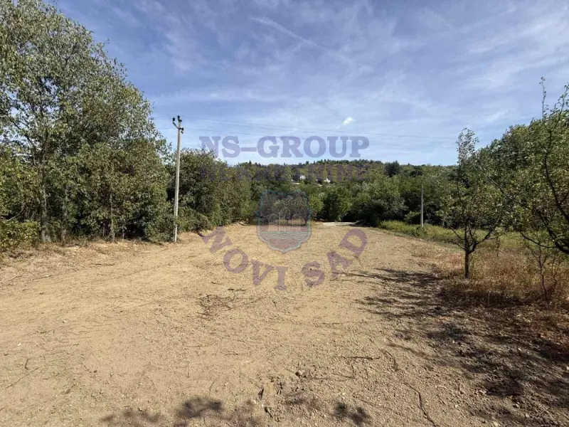 Plac na prodaju Ledinci 616m2, 577576