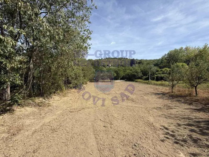 Plac na prodaju Ledinci 616m2, 577576