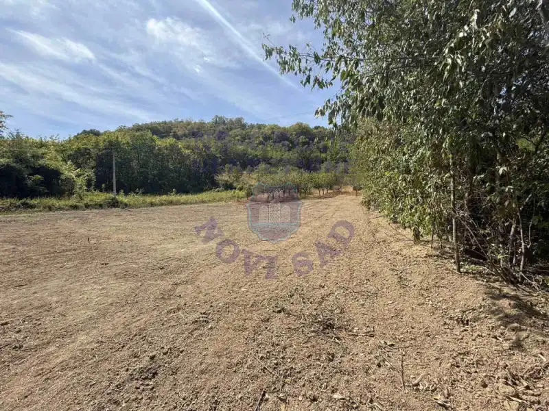 Plac na prodaju Ledinci 616m2, 577576