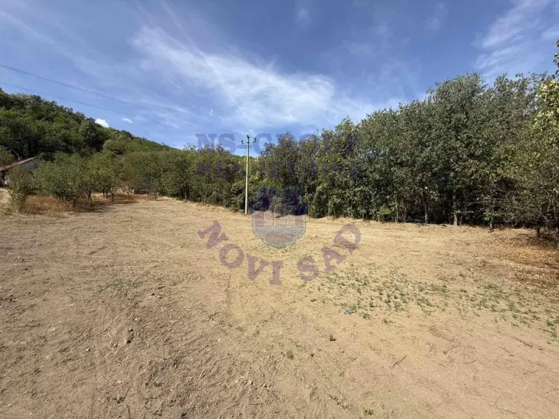 Plac na prodaju Ledinci 616m2, 577576
