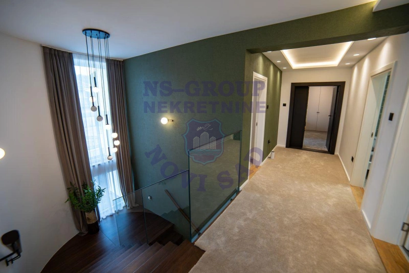 Kuća na prodaju Sremska Kamenica 456m2, 577013