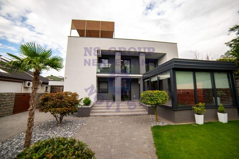 Kuća na prodaju Sremska Kamenica 456m2, 577013