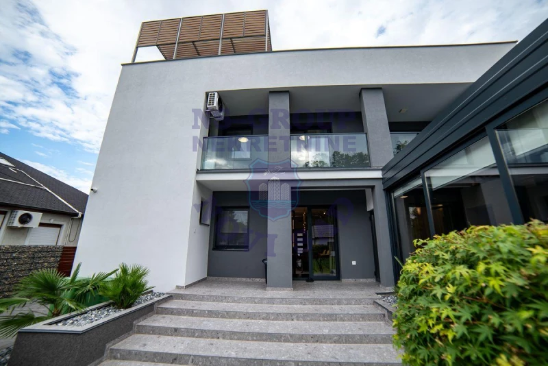 Kuća na prodaju Sremska Kamenica 456m2, 577013