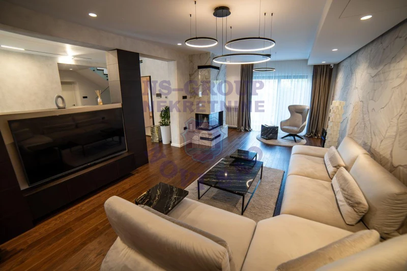 Kuća na prodaju Sremska Kamenica 456m2, 577013