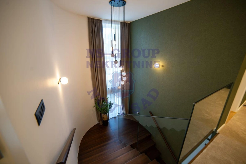 Kuća na prodaju Sremska Kamenica 456m2, 577013