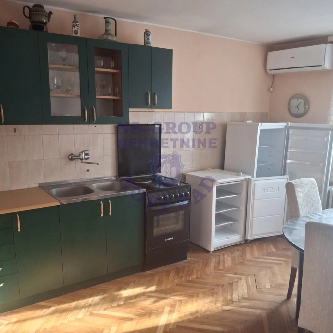 Stan na prodaju Novi Sad 70m2, 17410