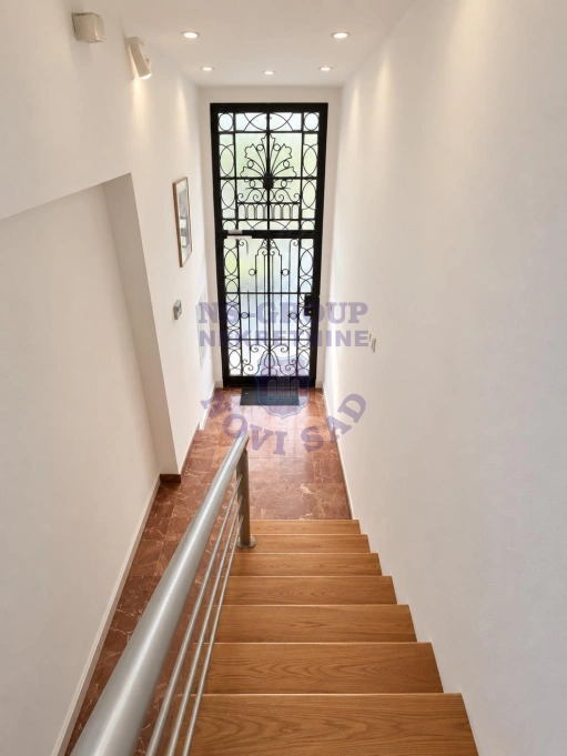 Lokal na prodaju Novi Sad 158m2, 17500
