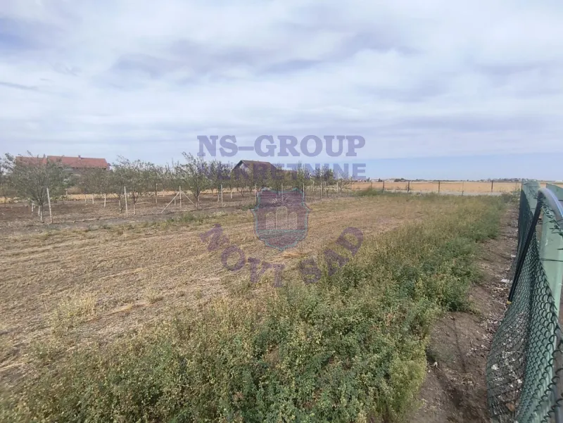 Plac na prodaju Bački Jarak 560m2, 578510