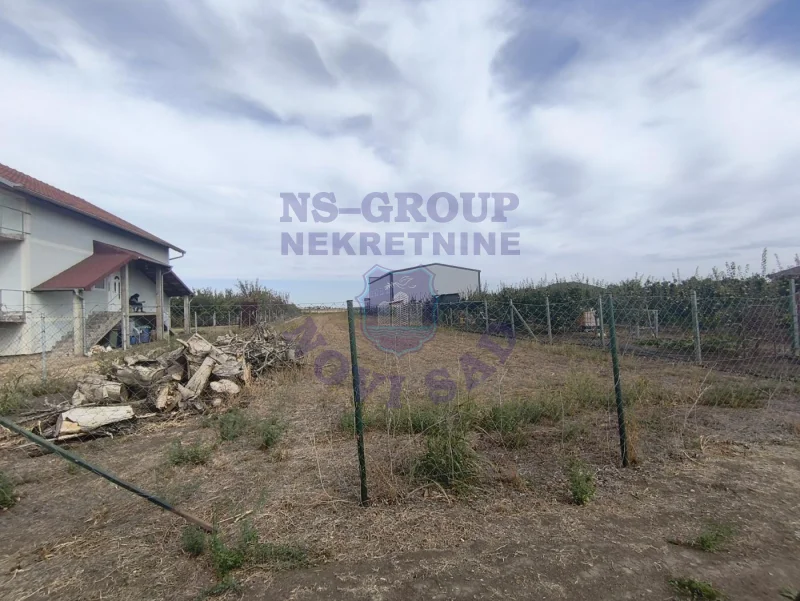 Plac na prodaju Bački Jarak 560m2, 578510