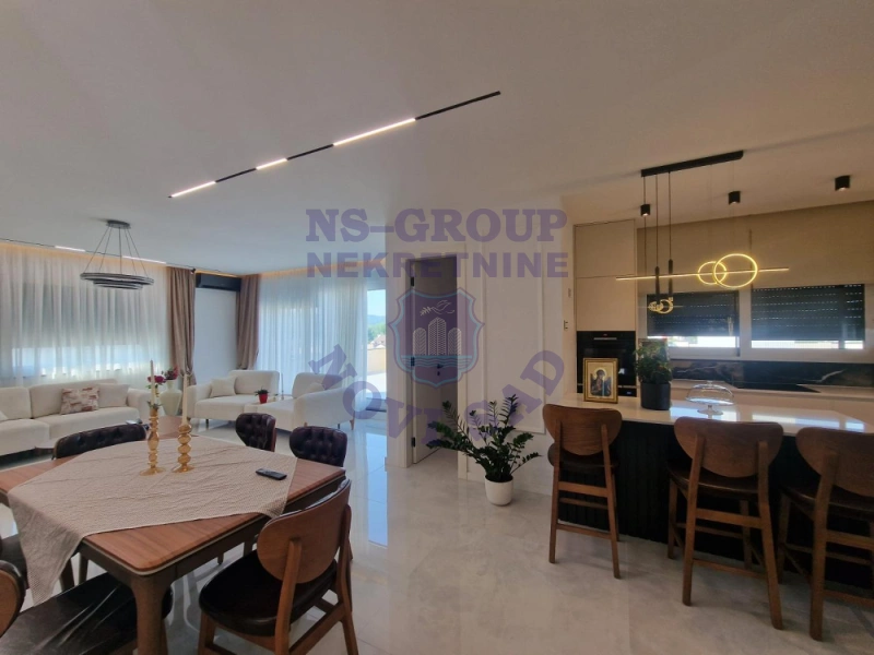 Stan na prodaju Novi Sad 201m2, 578677