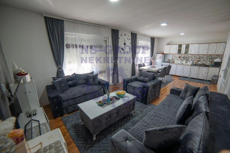 Kuća za izdavanje Novi Sad 249m2, 577920