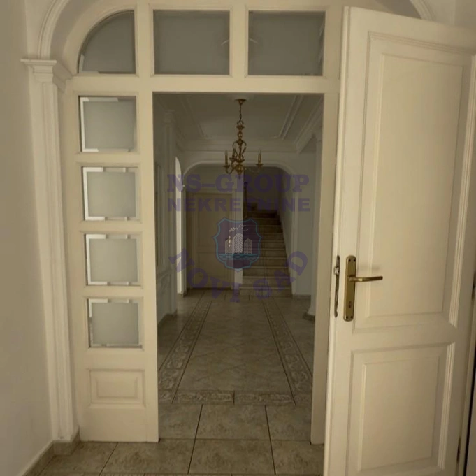 Kuća za izdavanje Novi Sad 300m2, 17558