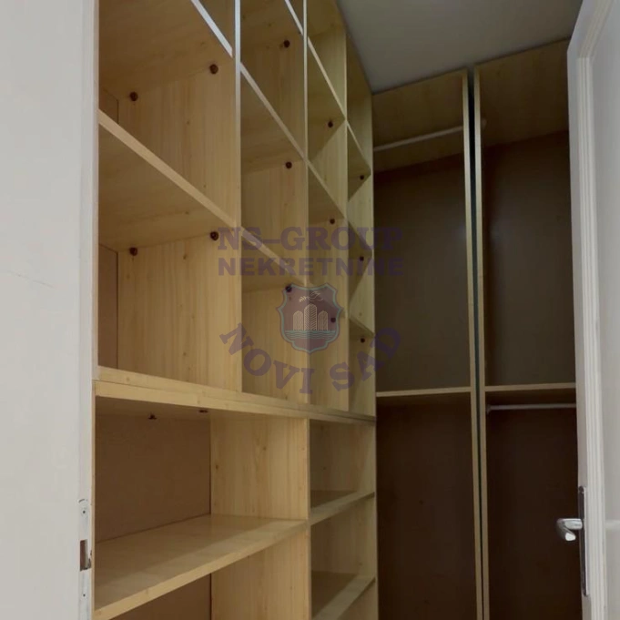Kuća za izdavanje Novi Sad 300m2, 17558