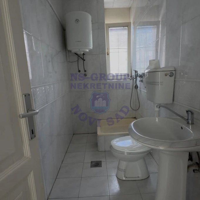 Kuća za izdavanje Novi Sad 300m2, 17558