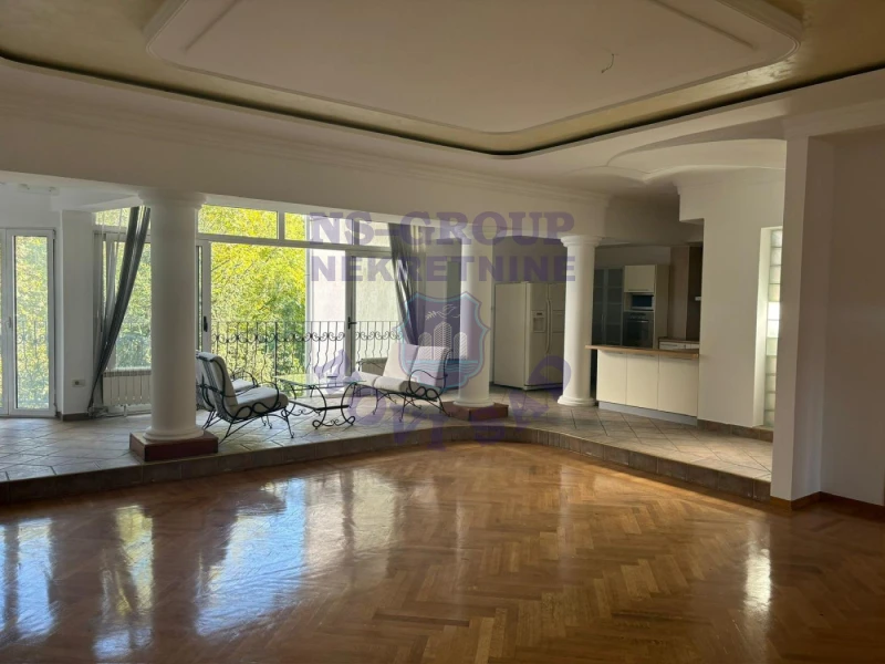 stan na prodaju Novi Sad, 213m2 577377