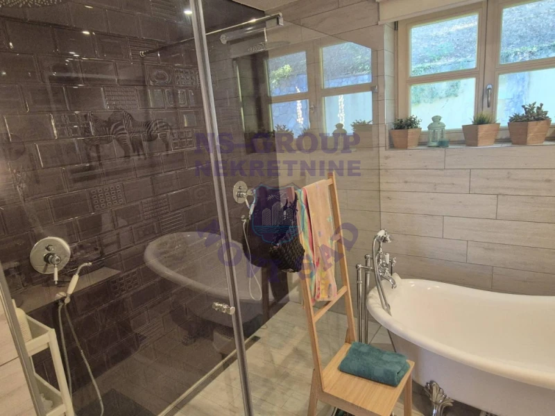 Kuća na prodaju Ledinci 229m2, 17660