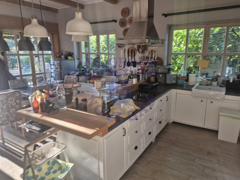 Kuća na prodaju Ledinci 229m2, 17660