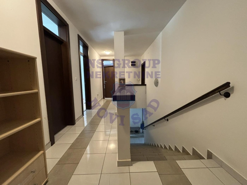 Kuća na prodaju Sremska Kamenica 270m2, 579710