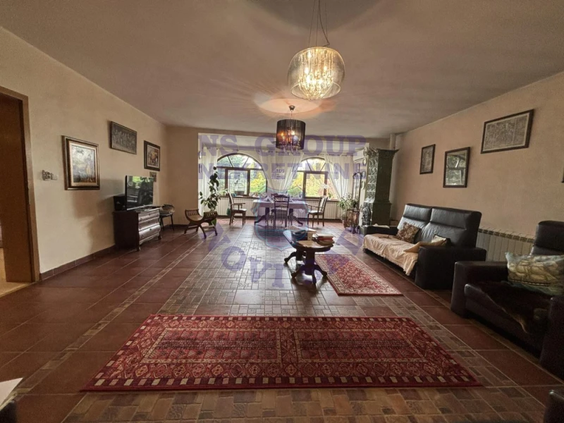 Kuća na prodaju Ledinci 322m2, 579787