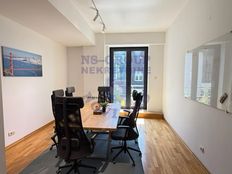 Stan za izdavanje Novi Sad 312m2, 17722