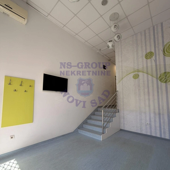 Lokal za izdavanje Novi Sad 150m2, 17712