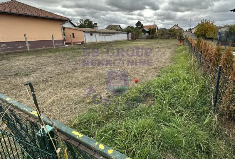 Plac na prodaju Begeč 760m2, 580619