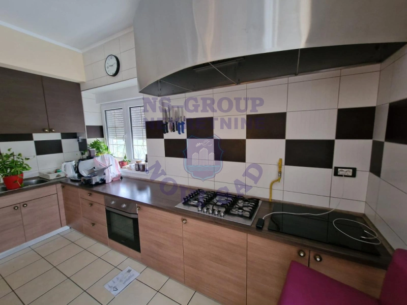 Kuća na prodaju Sremska Kamenica 304m2, 580584