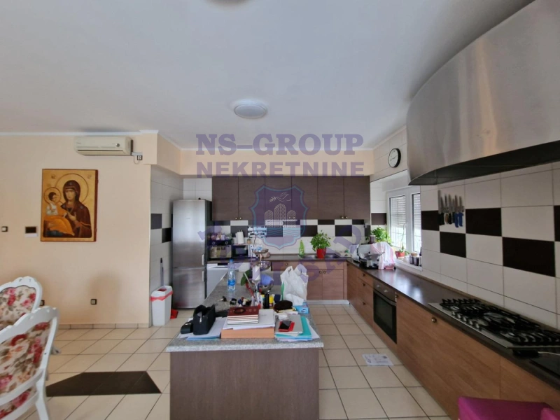 Kuća na prodaju Sremska Kamenica 304m2, 580584