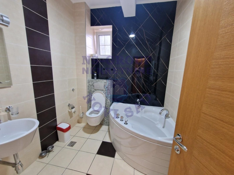 Kuća na prodaju Sremska Kamenica 304m2, 580584
