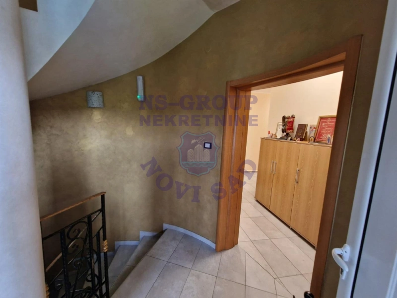 Kuća na prodaju Sremska Kamenica 304m2, 580584