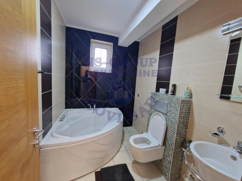 Kuća na prodaju Sremska Kamenica 304m2, 580584